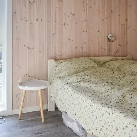 Awesome In W/ Jacuzzi, Wifi And 3 Bedrooms * Stokmarknes