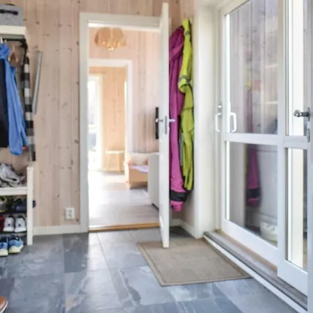 Awesome In W/ Jacuzzi, Wifi And 3 Bedrooms Stokmarknes