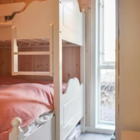 Awesome In W/ Jacuzzi, Wifi And 3 Bedrooms * Stokmarknes